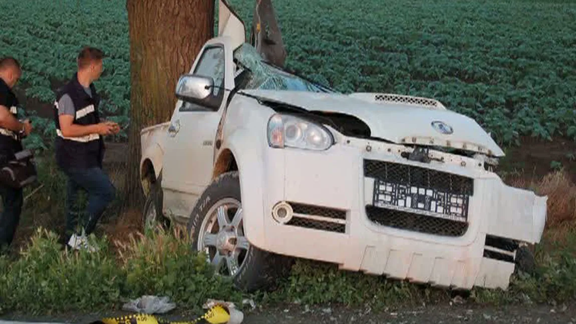 TRAGEDIE în Ialomiţa. Doi oameni au murit după ce un TIR a intrat în maşina lor