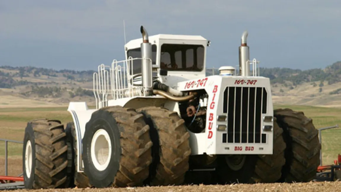 Cel mai mare tractor din lume: Are 900 de cai putere. GALERIE FOTO