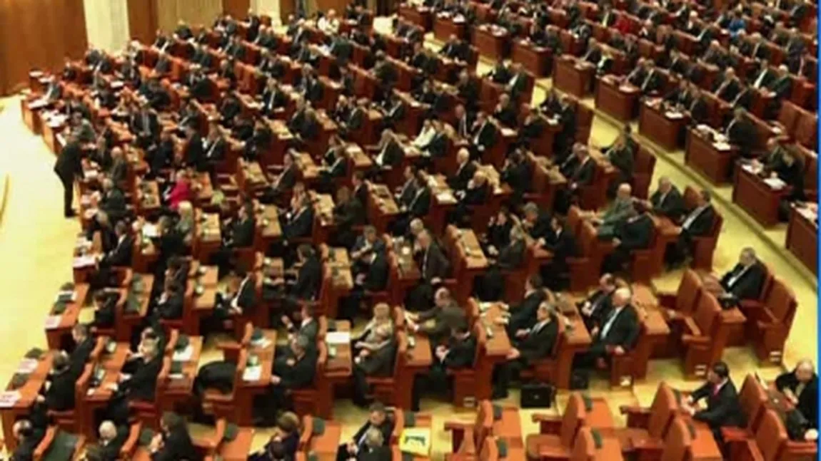Parlamentarii şi-au votat PENSIILE SPECIALE. Demnitarii vor lua într-o LUNĂ cât 15 PENSII MINIME