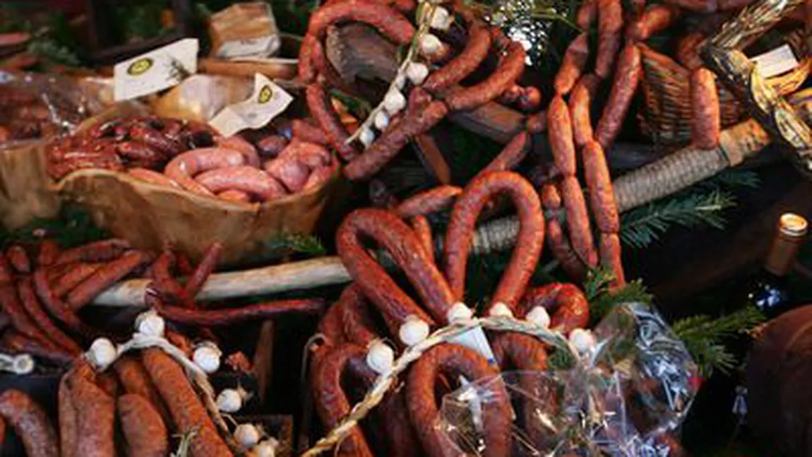 12 bombe calorice gata să explodeze în farfurie. Ce alimente trebuie să mâncăm cu moderaţie