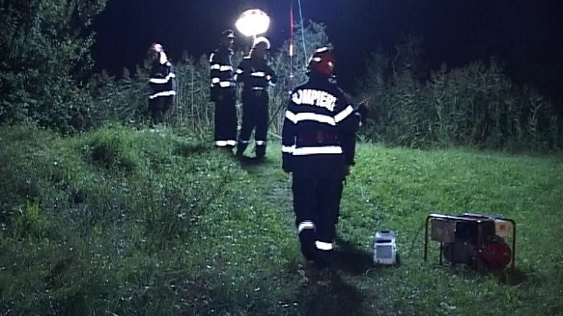 Un beţiv a ţinut o noapte în câmp peste 100 de salvatori. Oamenii au căutat în zadar un avion prăbuşit