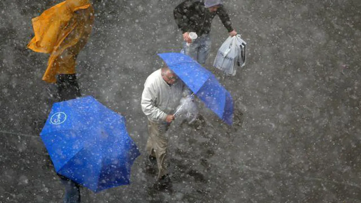 ALERTĂ METEO: Jumătate din ţară, vizată de PLOI TORENŢIALE şi VIJELII