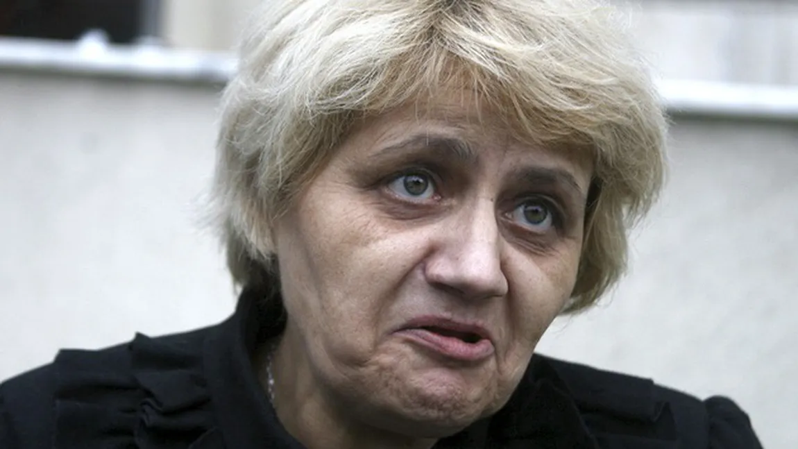 Cristiana Anghel, o nouă apariţie ciudată în Parlament FOTO