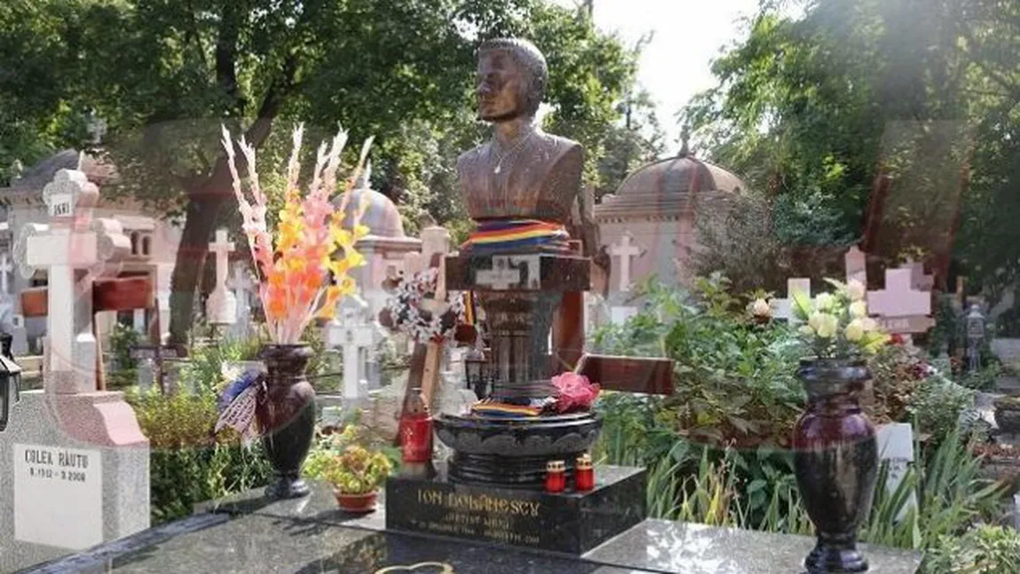 Mormântul lui Ion Dolănescu, transformat în muzeu de un apropiat al artistului VIDEO