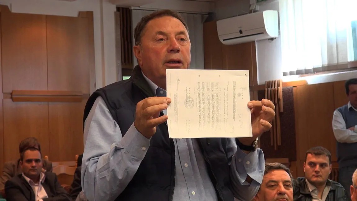 Primar din Argeş: Avem câte patru preoţi într-o biserică, de nici nu ştii cui să îi mai dai bani