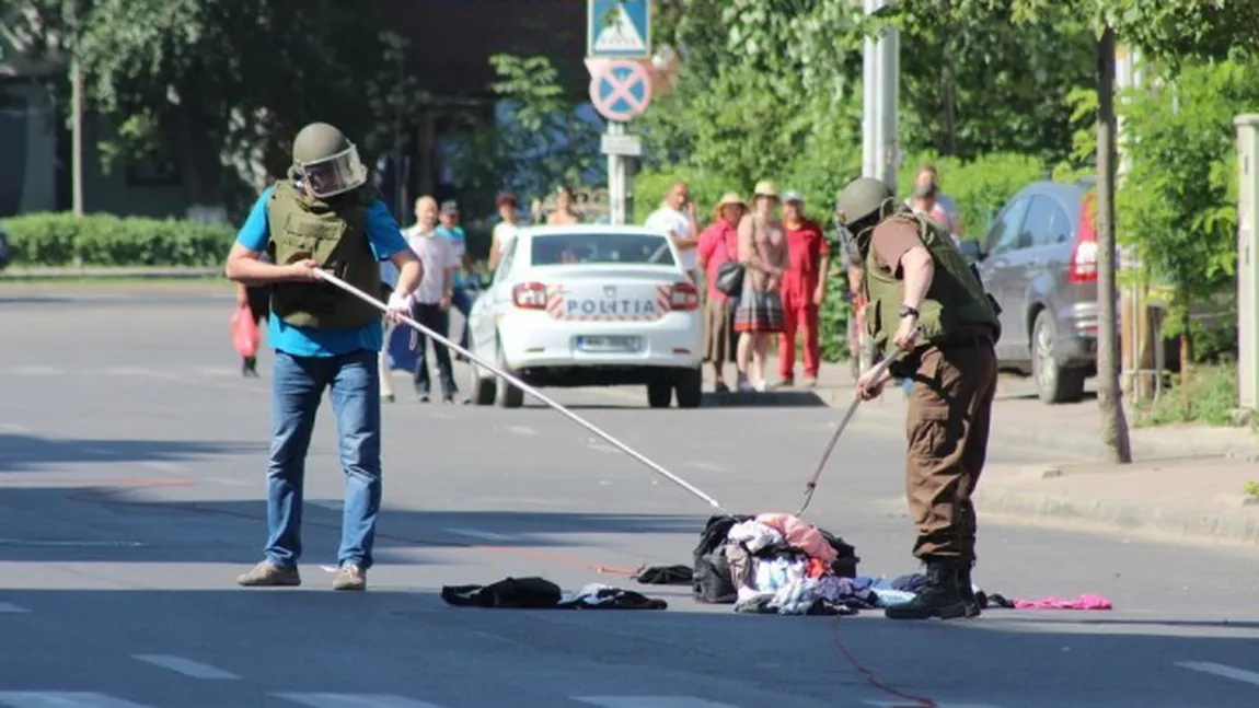 Panică pe o stradă din cauza unei genţi suspecte. Pirotehniştii de la SRI au avut o surpriză când au deschis-o