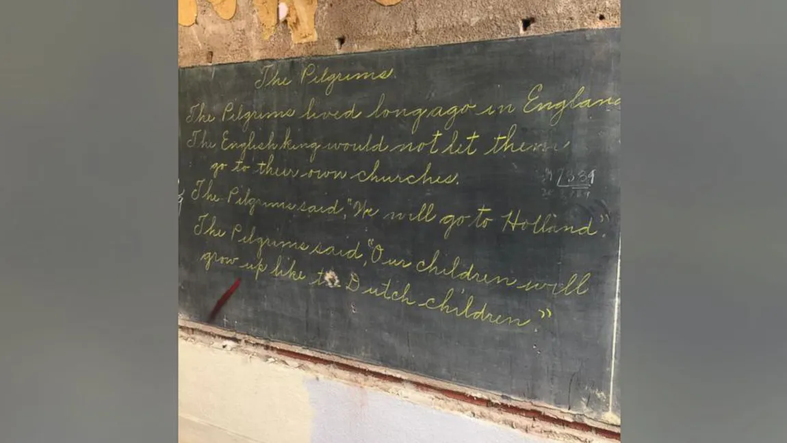 Au vrut să renoveze o şcoală, însă au dat peste ceva fascinant: Ce s-a descoperit în spatele TABLEI VIDEO