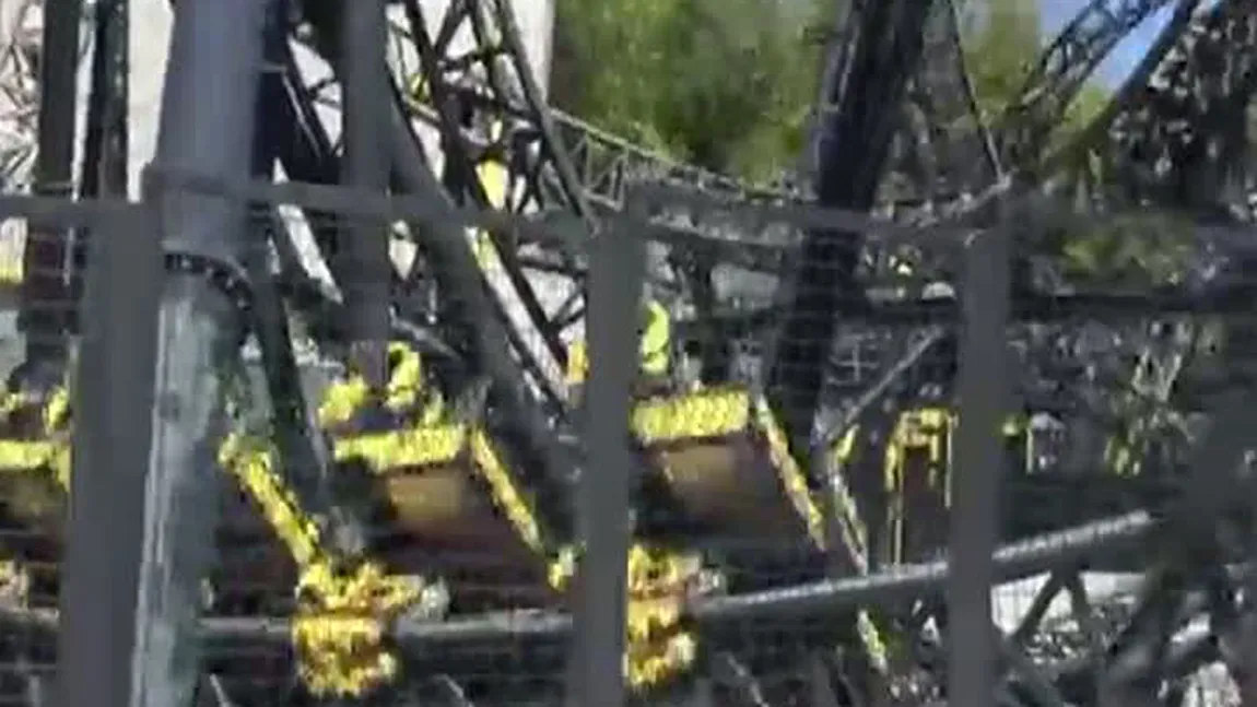 Scene de coşmar într-un PARC DE DISTRACŢII în urma unui accident de ROLLERCOASTER VIDEO