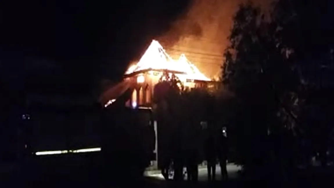 Incendiu DEVASTATOR în Suceava. Două gospodării s-au făcut scrum