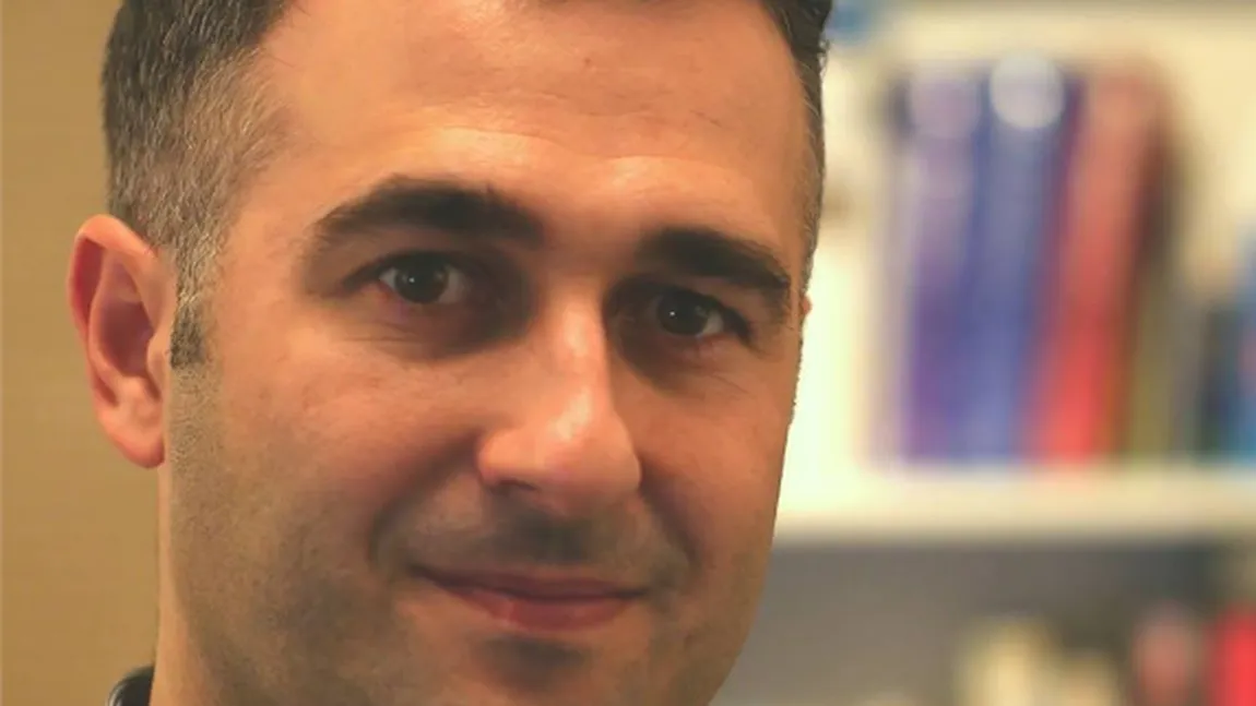 Un barman român a ajuns lector la o universitate din Marea Britanie