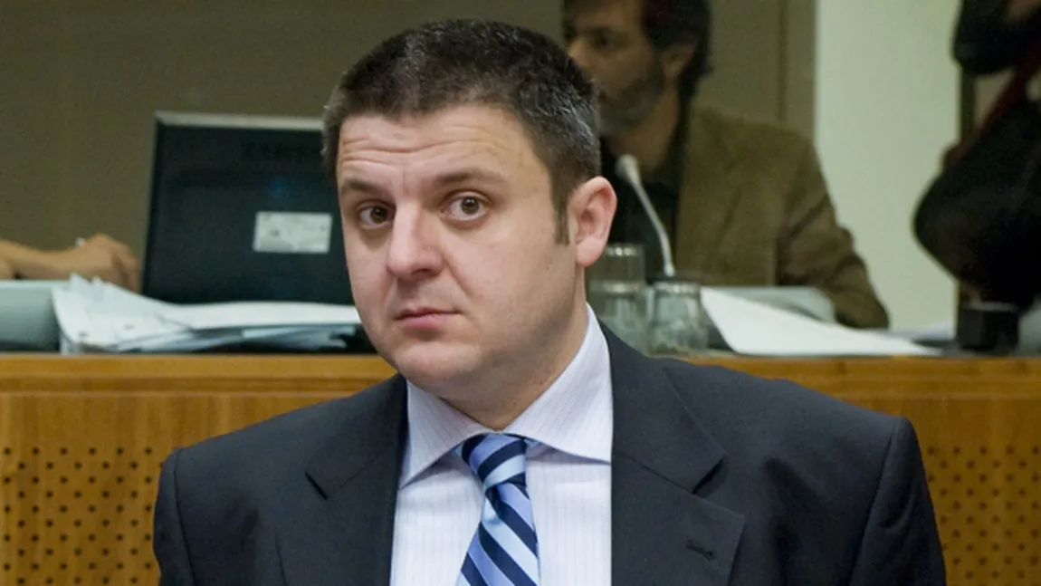 Fostul secretar de stat Marius Fecioru şi doi foşti directori în Poşta Română, trimişi în judecată de DNA