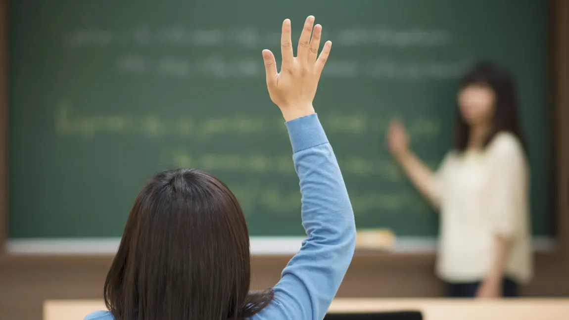 O profesoară riscă 10 ani de închisoare din cauza unor poze arătate elevilor FOTO