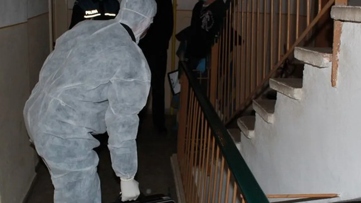 Bărbat de 82 de ani găsit DECEDAT într-un apartament din Aiud