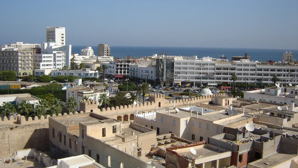 Atac armat la două HOTELURI în Tunisia. Teroriştii au deschis focul asupra turiştilor. Numărul morţilor creşte