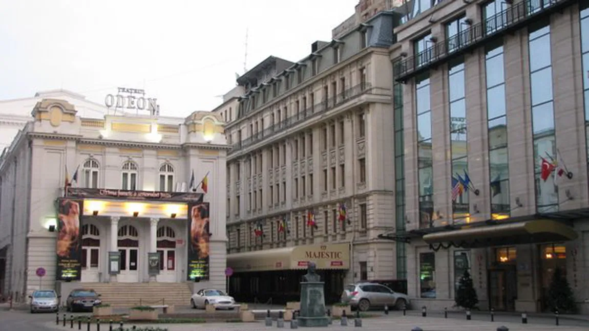 O actriţă, transportată de urgenţă la spital după ce a fost rănită la Teatrul Odeon