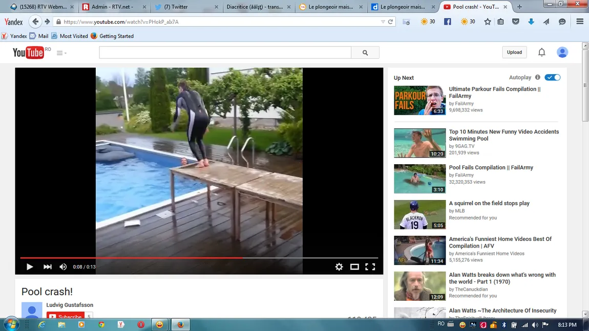 Super amuzant. A căzut în piscină cu tot cu trambulină VIDEO
