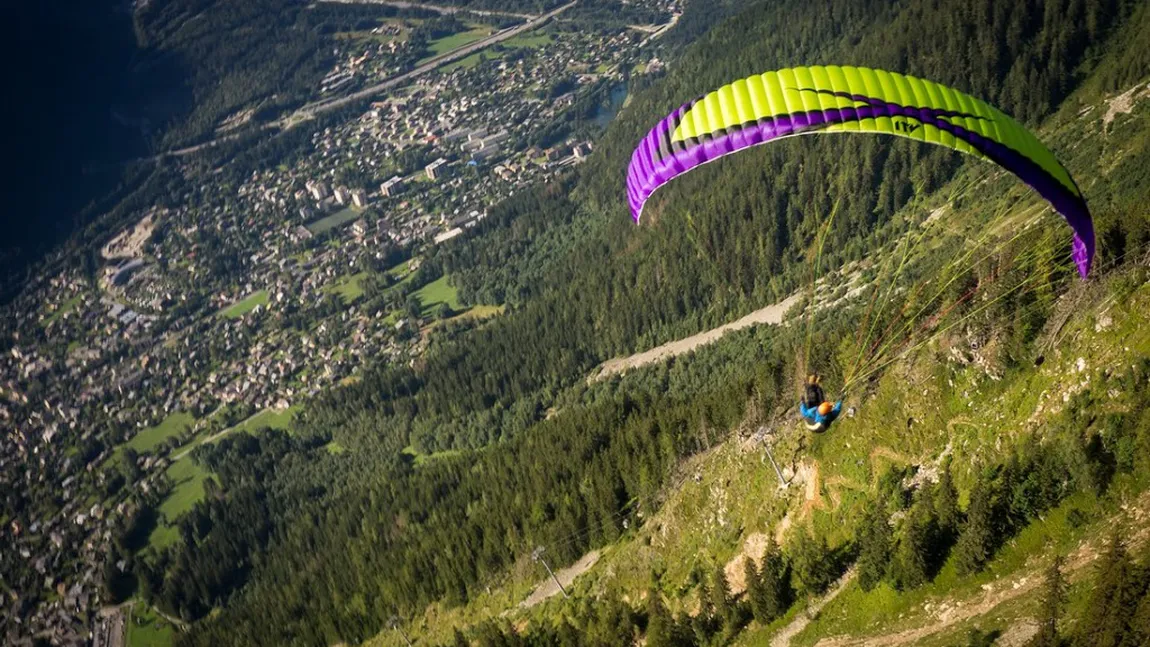 Sportiv român, accident grav, cu parapanta, în Munţii Alpi