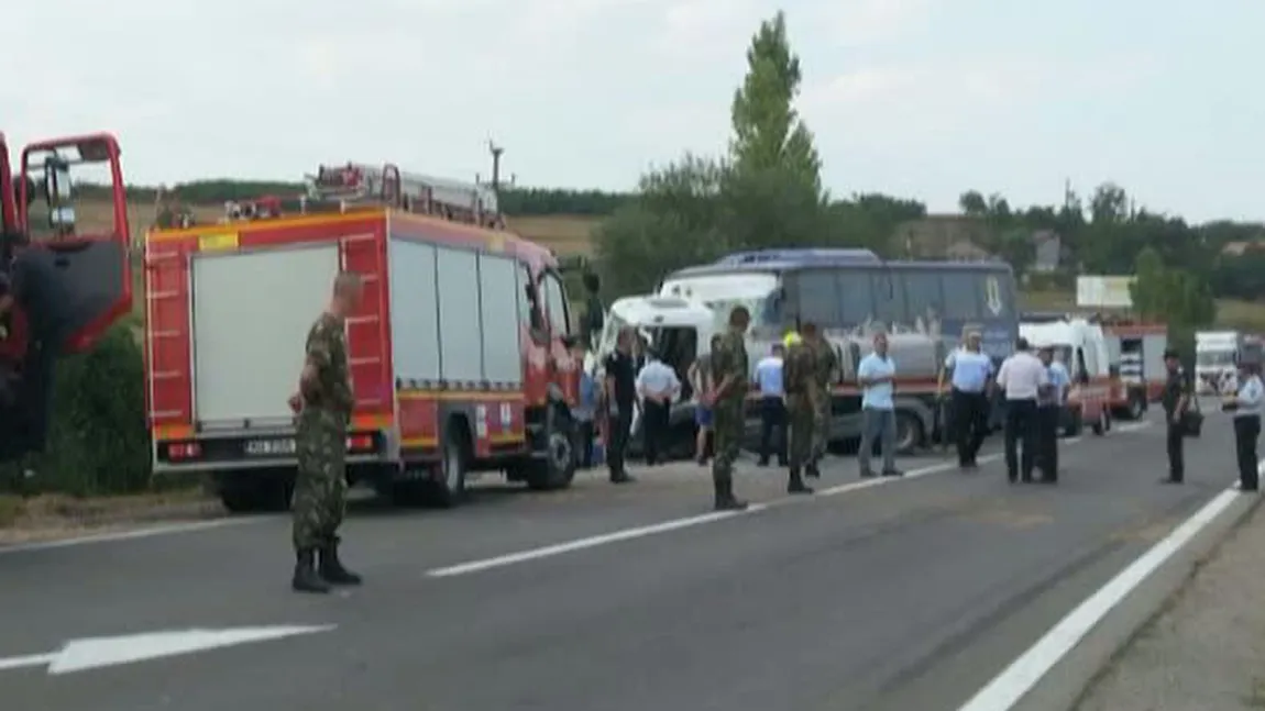 Militar mort într-un teribil accident în Alba. Un autobuz al MApN s-a ciocnit cu o cisternă cu lapte