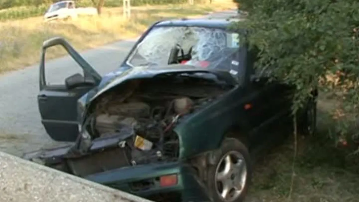 Accident grav în Mehedinţi: Şoferul a zburat din maşină prin parbriz
