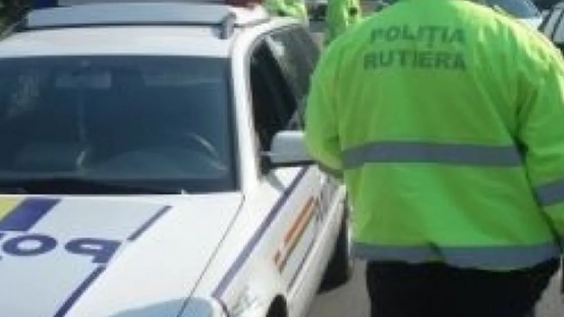 Un şofer i-a muşcat pe poliţiştii care îl urmăriseră în trafic, după ce a condus nebuneşte prin ARAD