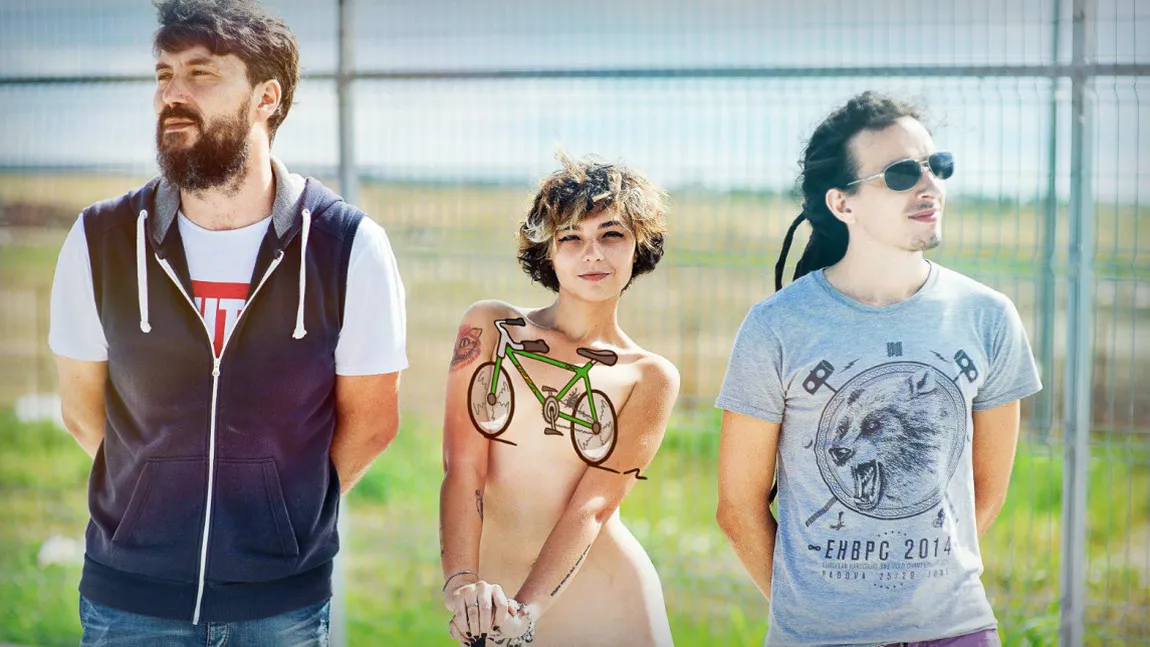 Fotografiile nud care au cucerit netul: De ce se dezbracă bicicliştii
