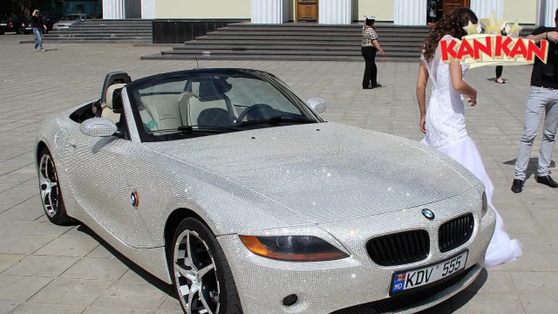 BMW-ul cu cristale Swarovski, de vânzare. Proprietarul este dispus să îl dea şi la schimb FOTO