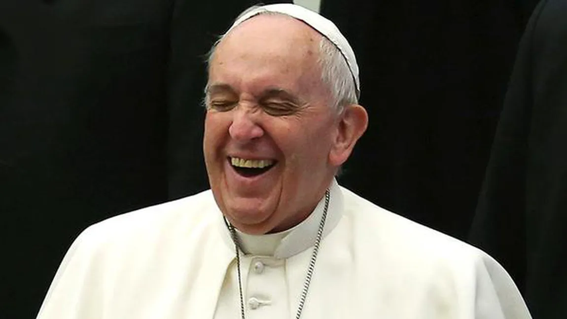 Papa Francisc a băut ceai din frunze de coca în avionul cu care a călătorit din Ecuador în Bolivia