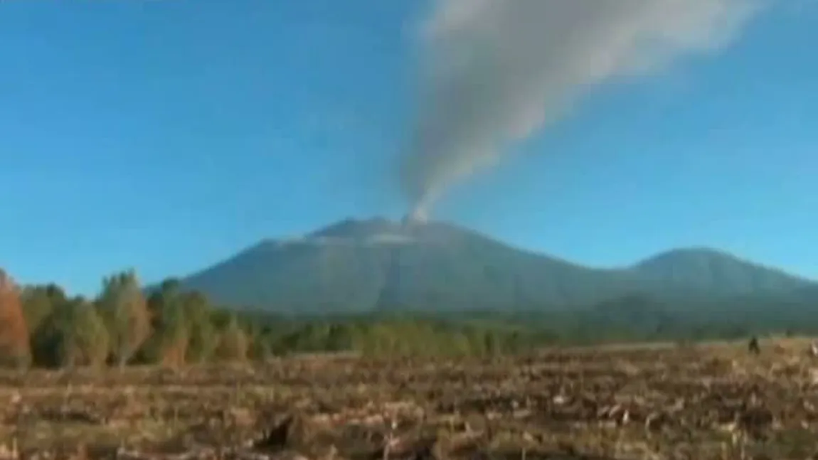 Mii de turişti blocaţi în Bali, din cauza unei erupţii vulcanice. Sute de zboruri au fost anulate VIDEO