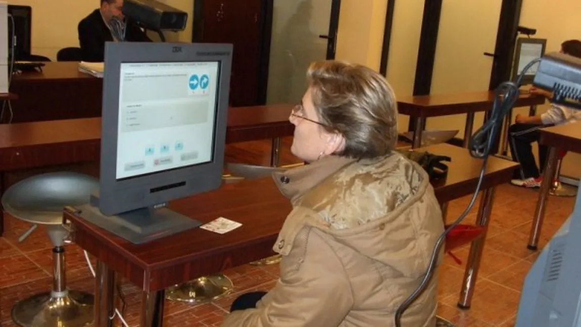 Toată ţara râde de o tânără care vrea carnet de conducere. A picat sala de 110 ori