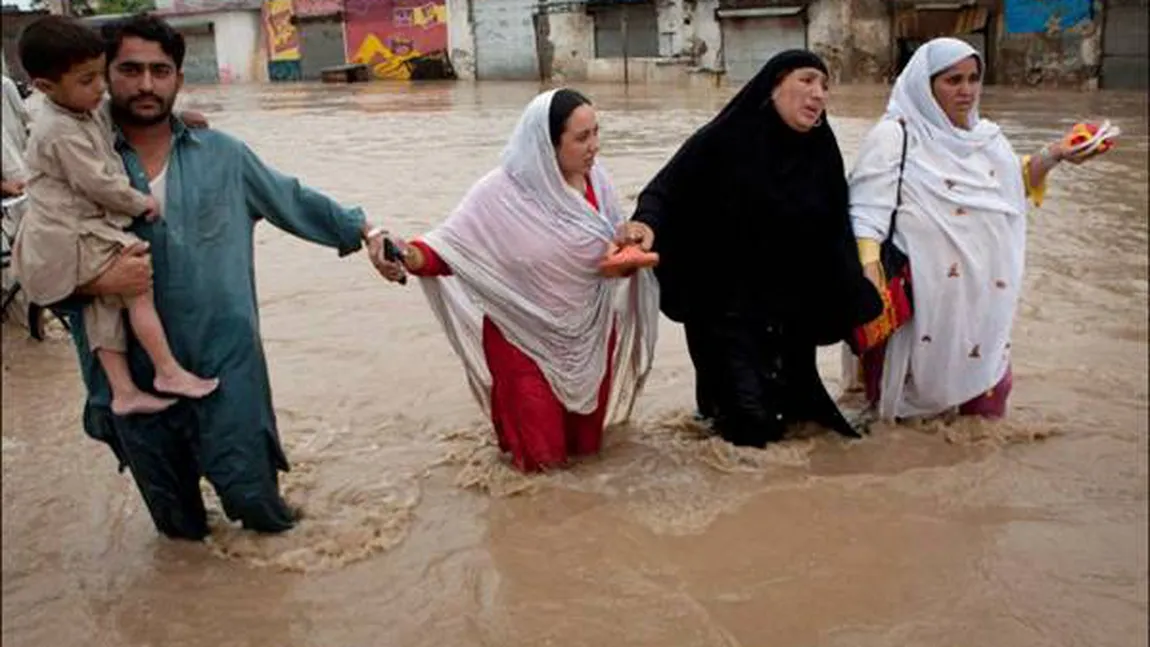 Inundaţii în Pakistan: 81 de morți şi aproape 2.000 de locuinţe distruse