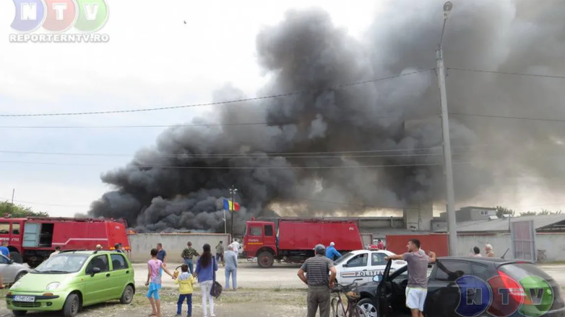 Incendiu puternic la Constanţa. Flăcările au mistuit un abator VIDEO