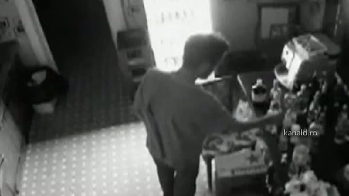 Ce face un hoţ în bucătăria unui restaurant din Bucureşti - VIDEO