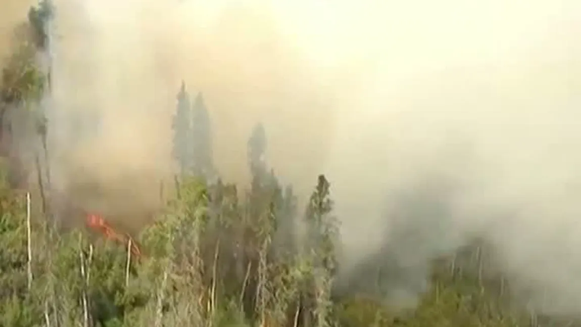 Incendii de vegetaţie în Canada: 13.000 de oameni evacuaţi