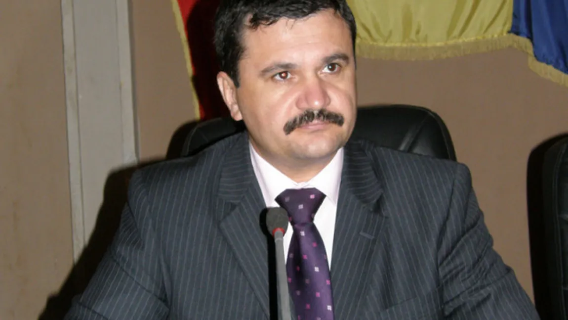 Şeful suspendat al CJ Arad, Nicolae Ioţcu, trimis în judecată pentru trafic de influenţă