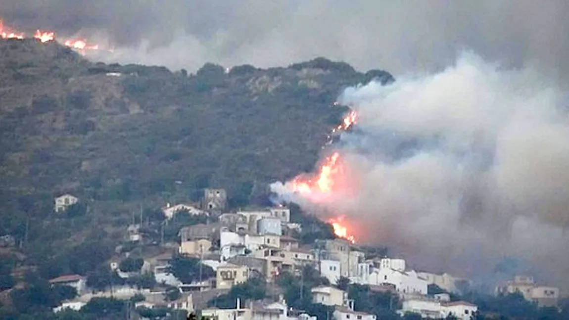 Incendii de proporţii în Grecia. Două localităţi şi o tabără de copii au fost evacuate - VIDEO