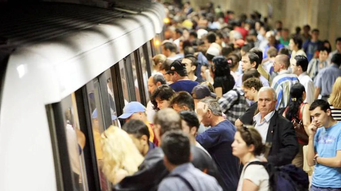 Tren de metrou DEFECT la staţia Izvor. Călătorii au rămas blocaţi