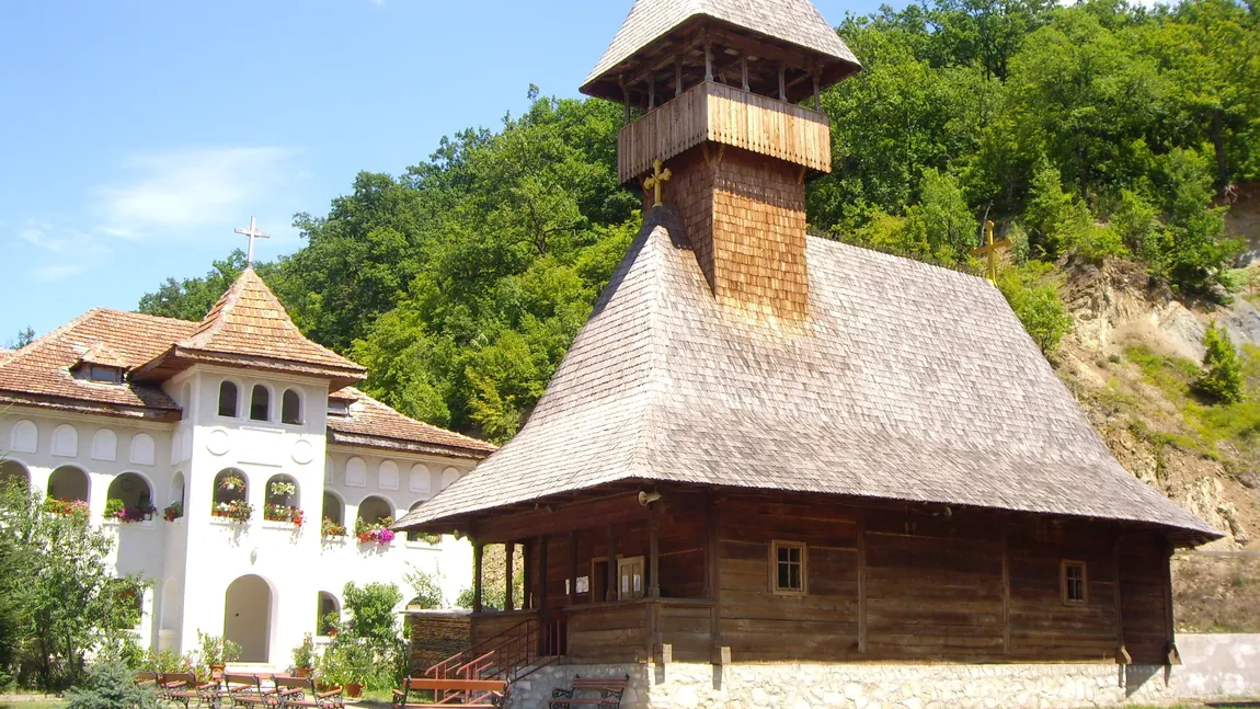 MISTERE din ROMÂNIA. Călugărul NICODIM a trecut MIRACULOS Dunărea plutind pe mantia călugărească