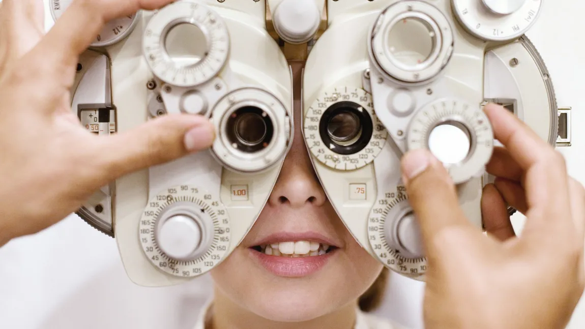 Descoperire şocantă făcută de un oftamolog în ochiul unei FEMEI: Erau cu zecile FOTO