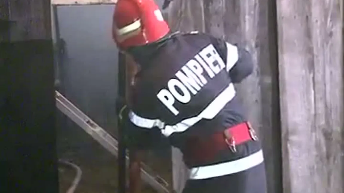Bărbat incendiat de la o ţigară, în timp ce alimenta cu benzină un generator electric portabil