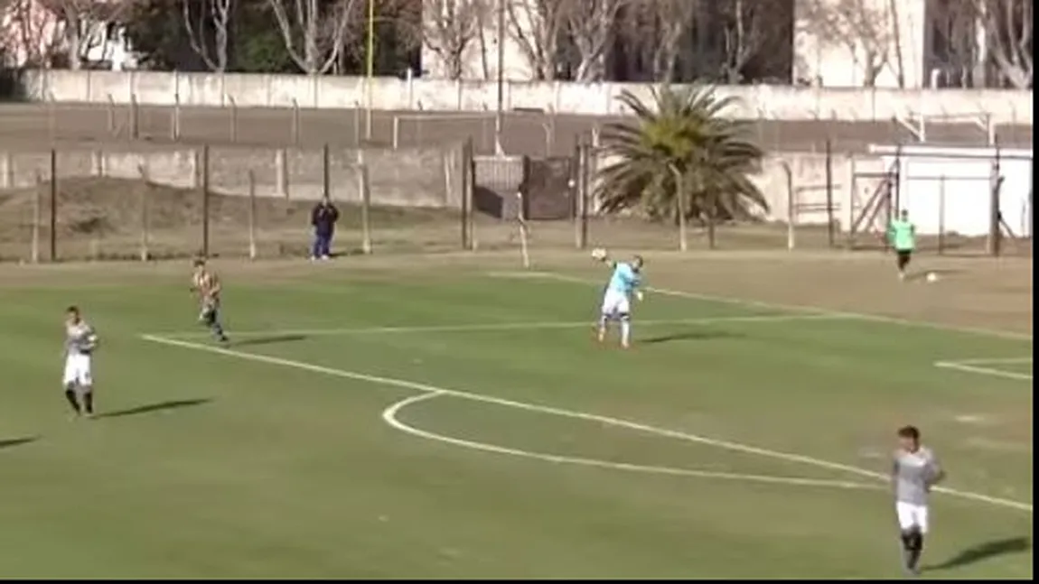 GAFA ANULUI. Un portar a marcat cu mâna, în propria poartă VIDEO