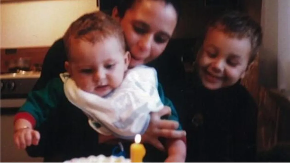 CUTREMURĂTOR. O mamă şi-a găsit copilul pierdut în urmă cu 15 ani, cu ajutorul Facebook