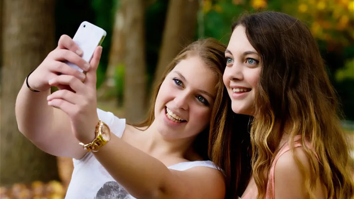 Selfie-urile înlocuiesc codul PIN al cardurilor. Metodă revoluţionară de plată online VIDEO