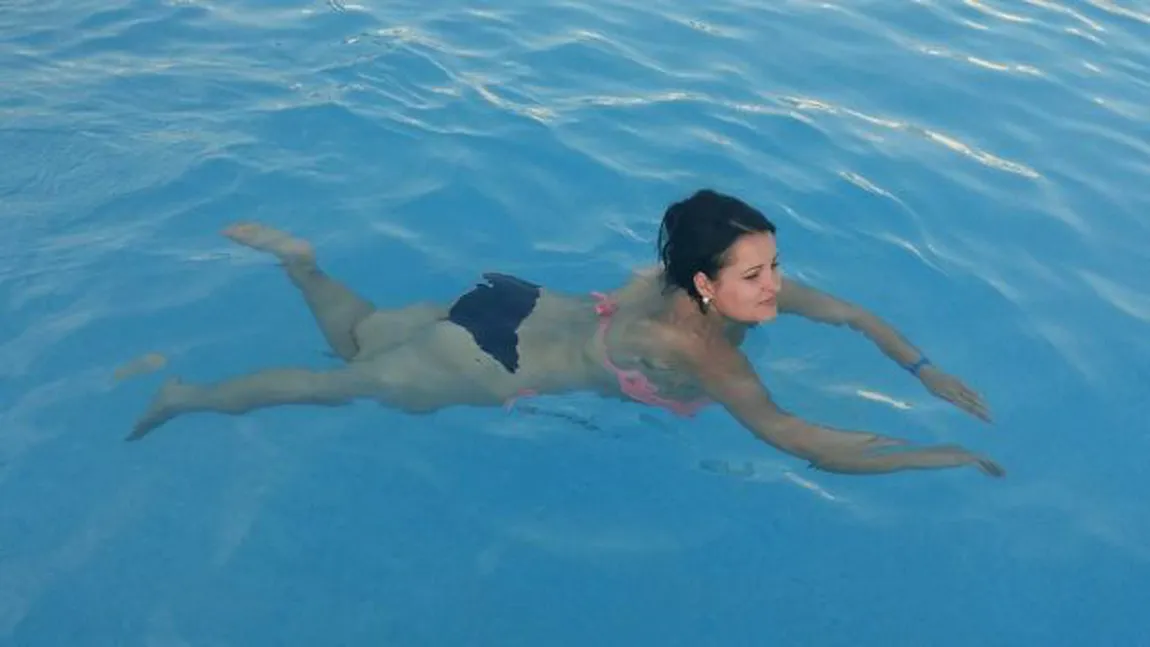 Soliste de muzică populară, SEXY la piscină VIDEO