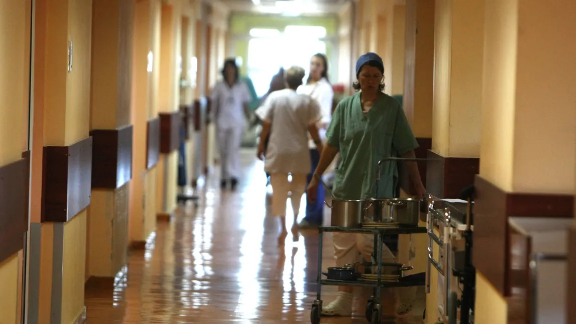 15 elevi aflaţi în tabără lângă Aiud au ajuns la spital cu simptome de toxiinfecţie alimentară
