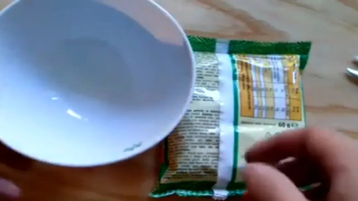Experiment ŞOCANT cu supa la plic. Ce se întâmplă dacă o aprinzi cu o BRICHETĂ VIDEO