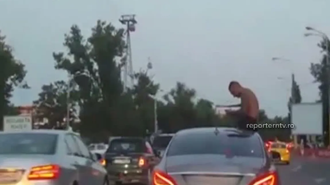 TERIBILISM în Mamaia. Un tânăr a ieşit pe trapa limuzinei de lux, în timp ce prietenul său conducea VIDEO