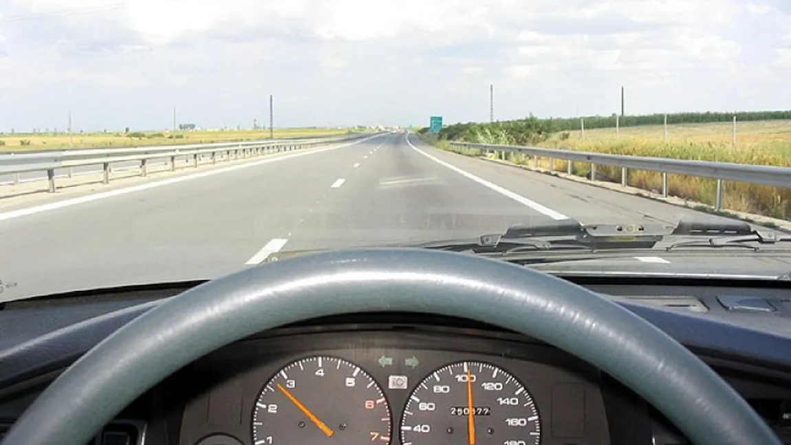 Un şofer de 21 de ani a gonit cu 217 km/oră pe autostrada Turda-Borş