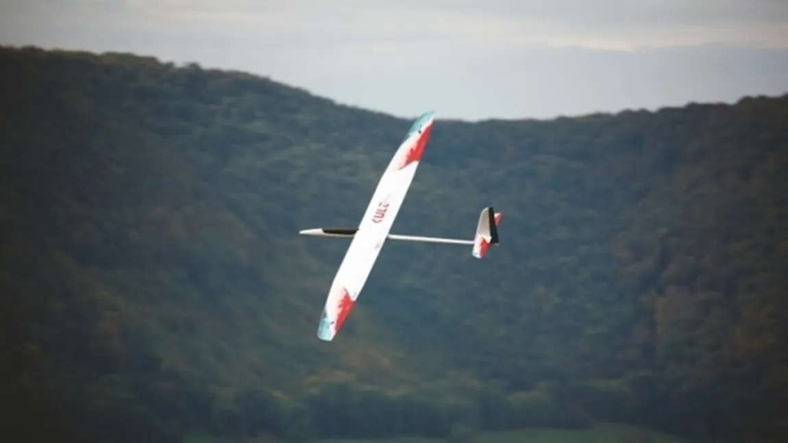 MAI continuă căutările pilotului planorului dispărut