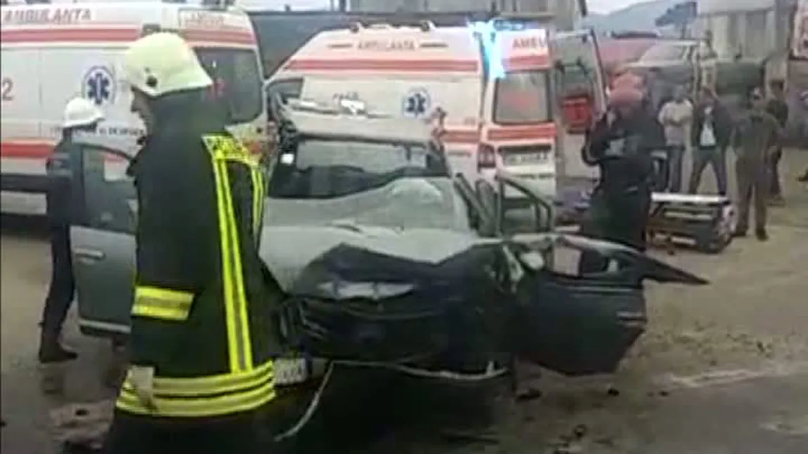Grav accident de circulaţie în Bacău. Şase persoane rănite după ce două vehicule s-au ciocnit VIDEO