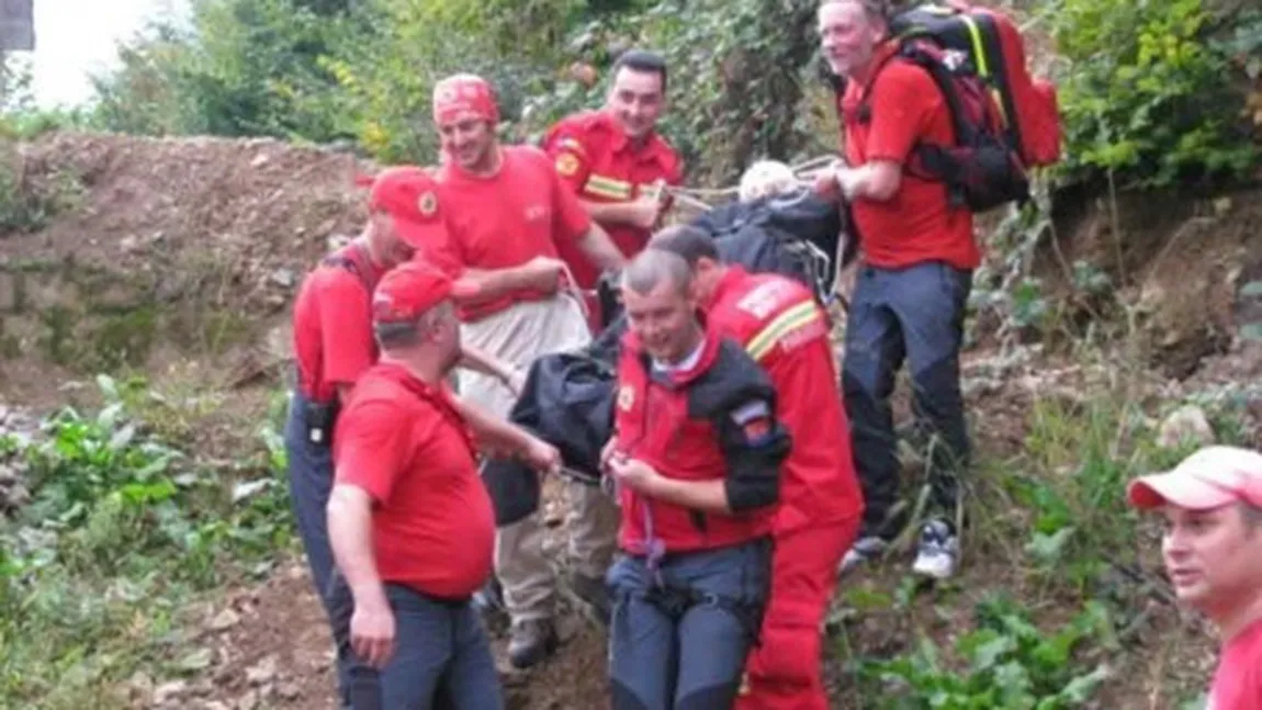 Misiune DIFICILĂ de salvare a doi alpinişti din Masivul Bucegi. Unul dintre ei a căzut în gol